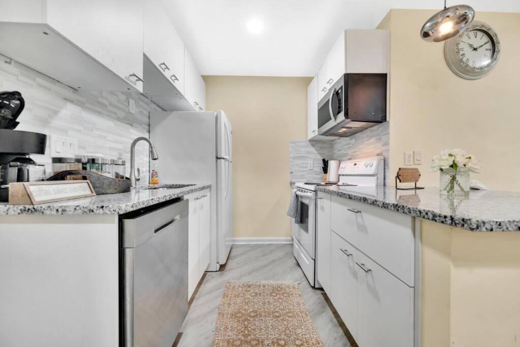 Cozy 2 Bedroom Pineville-Matthews Duplex Sleeps 8 Шарлът Екстериор снимка