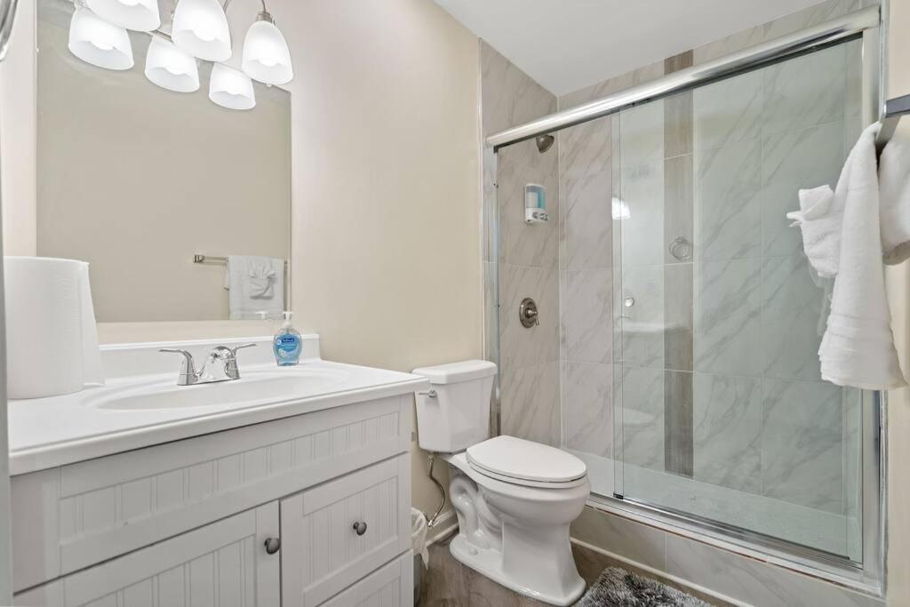 Cozy 2 Bedroom Pineville-Matthews Duplex Sleeps 8 Шарлът Екстериор снимка