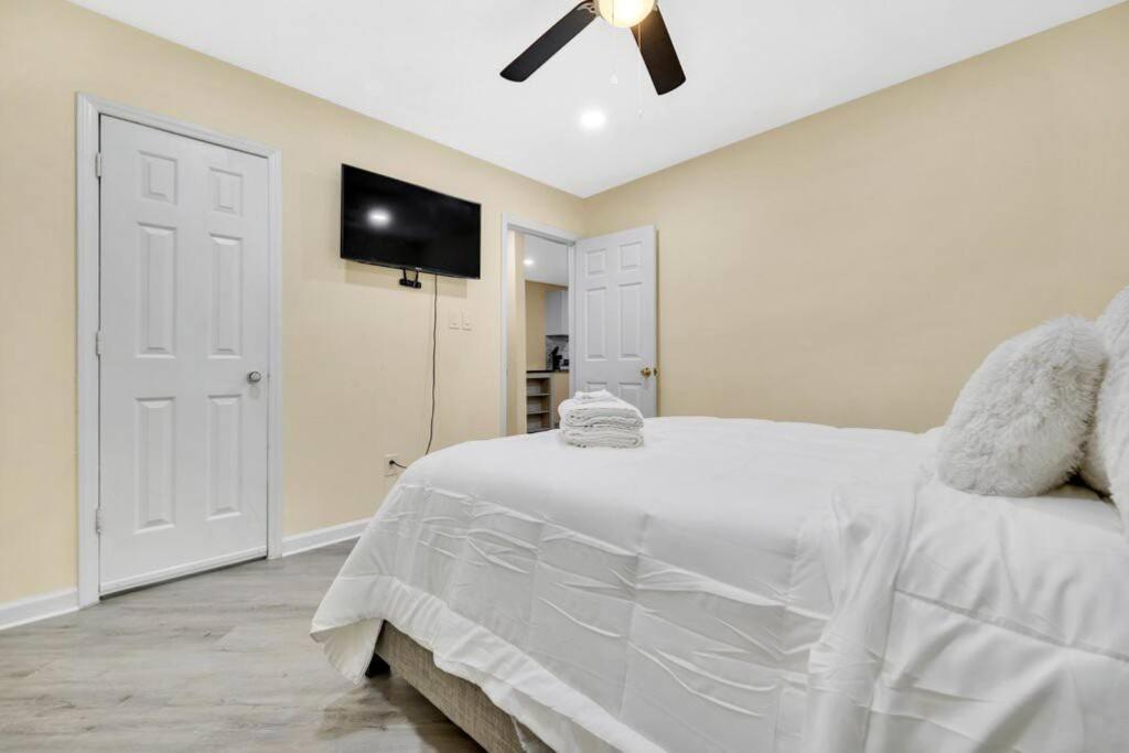 Cozy 2 Bedroom Pineville-Matthews Duplex Sleeps 8 Шарлът Екстериор снимка