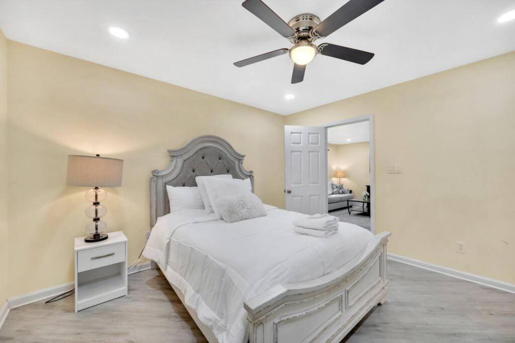 Cozy 2 Bedroom Pineville-Matthews Duplex Sleeps 8 Шарлът Екстериор снимка