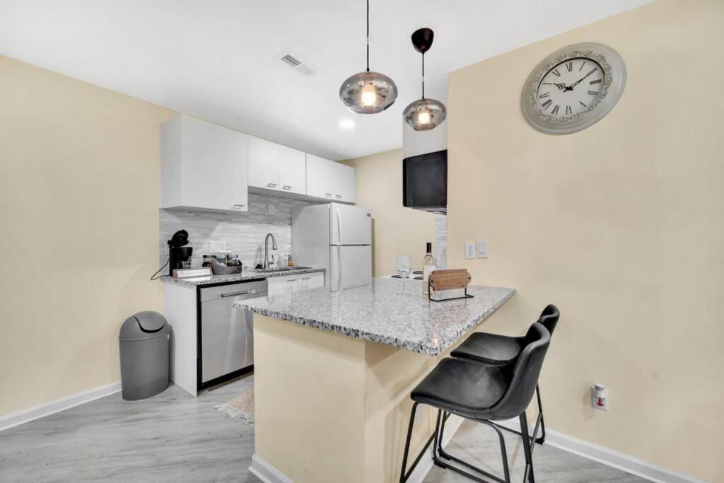 Cozy 2 Bedroom Pineville-Matthews Duplex Sleeps 8 Шарлът Екстериор снимка